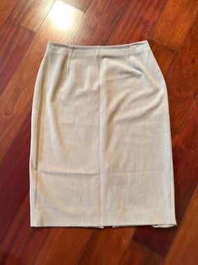Finity Studio woman’s pencil skirt